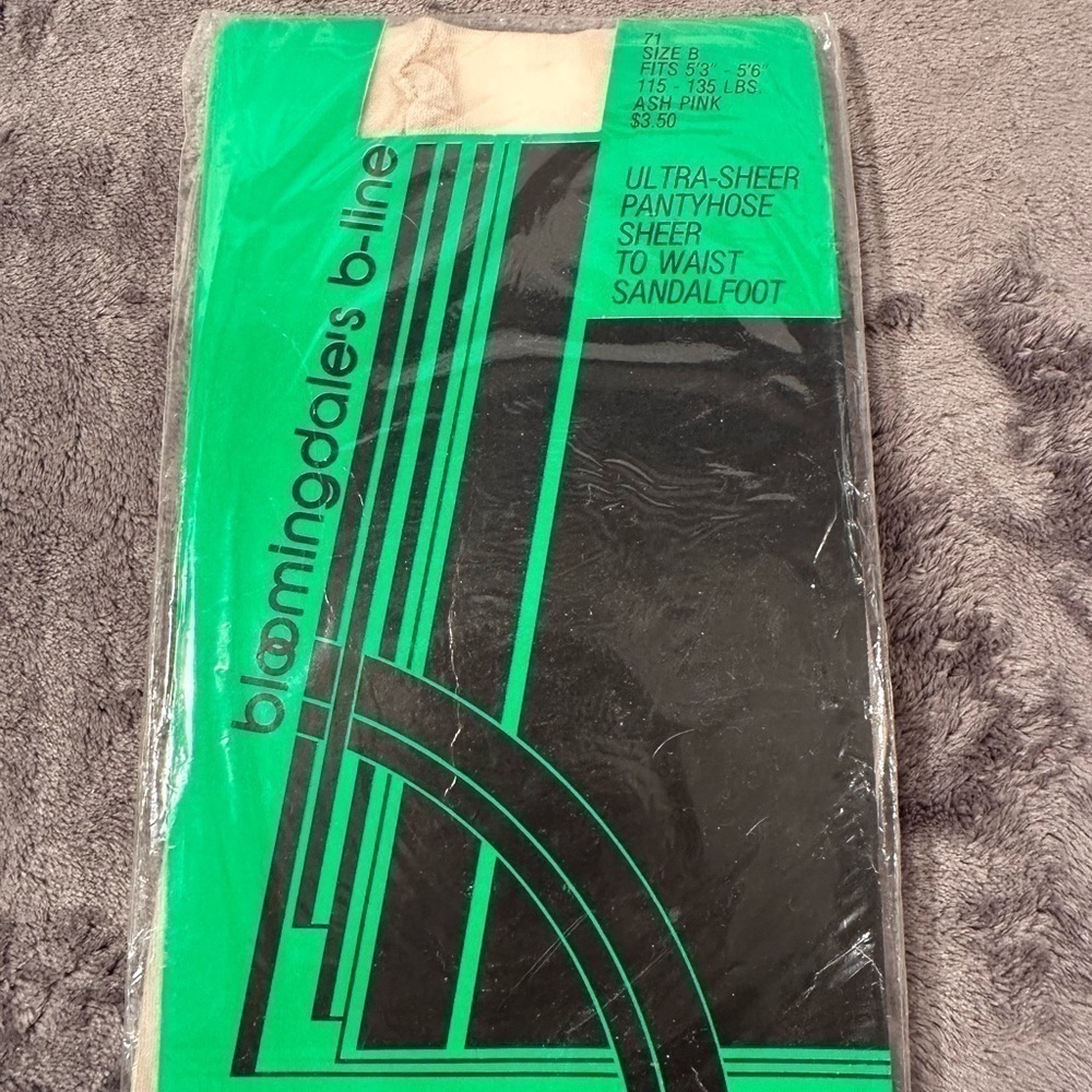 Vintage Bloomingdales b-line Ultra‎ Sheer Pantyhose Ash Pink Size B Sandalfoot